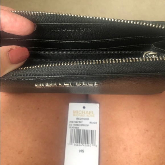 Michael Kors Wallet - Picture 3 of 5